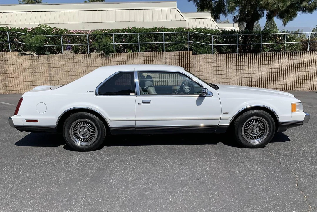 1989 Lincoln Continental Mark VII - Image 3 of 5