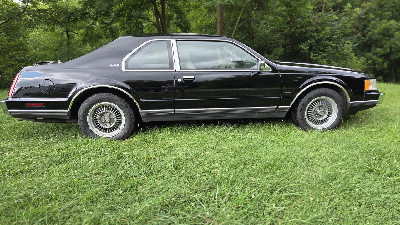 1989 Lincoln Continental Mark VII - Image 9 of 31