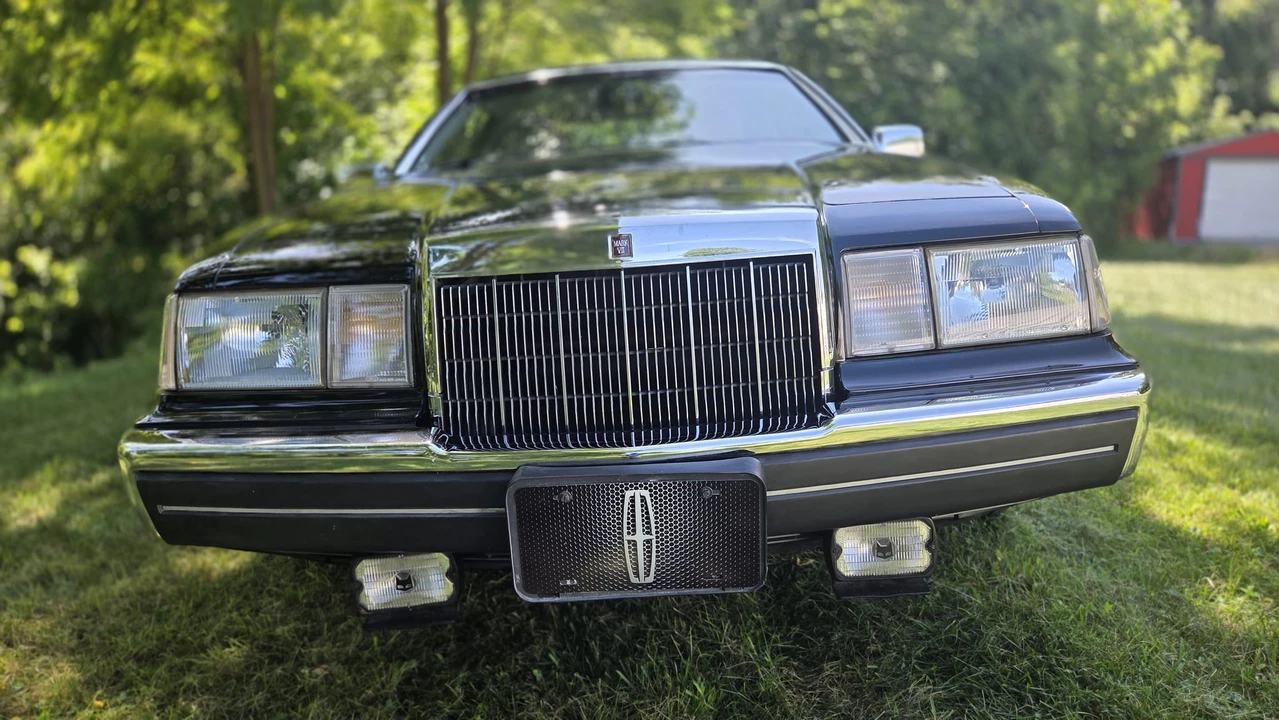 1989 Lincoln Continental Mark VII - Image 4 of 31