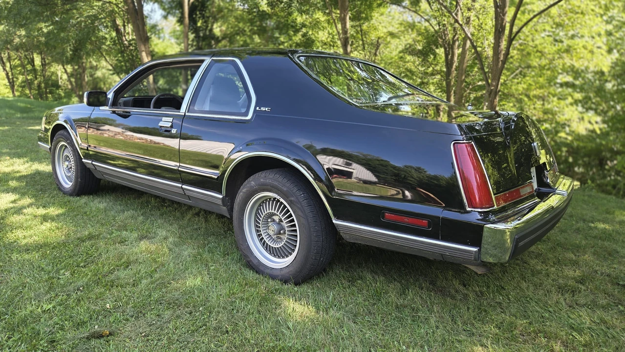 1989 Lincoln Continental Mark VII - Image 18 of 31