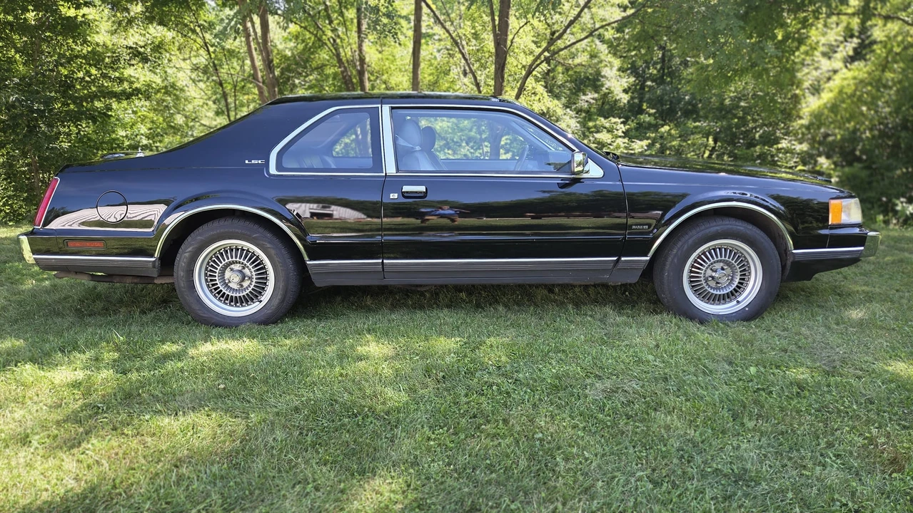 1989 Lincoln Continental Mark VII - Image 8 of 31