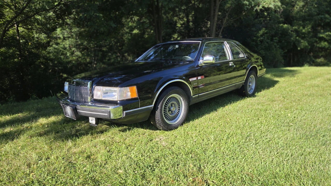 1989 Lincoln Continental Mark VII - Image 2 of 31