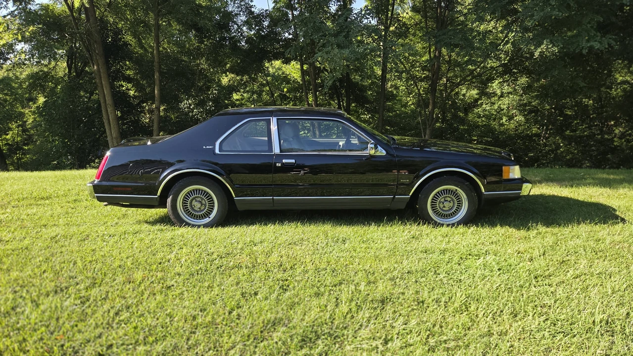 1989 Lincoln Continental Mark VII - Image 10 of 31
