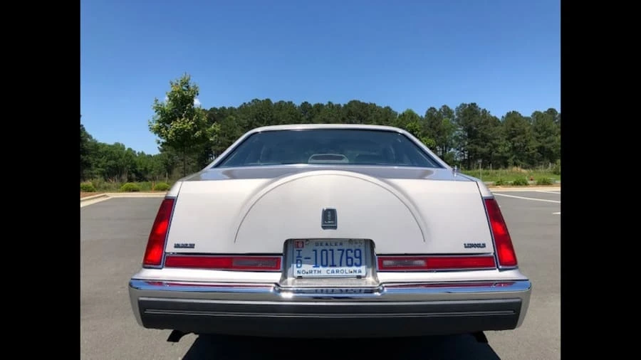 1989 Lincoln Continental Mark VII - Image 10 of 11