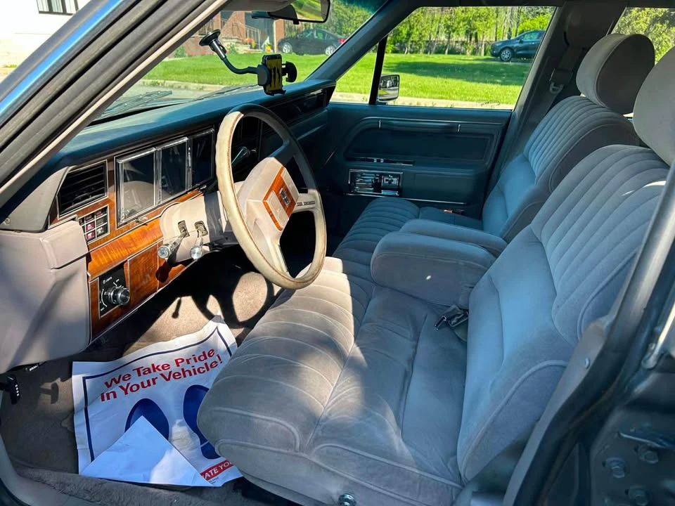 1989 Lincoln Town Car - Image 4 of 5
