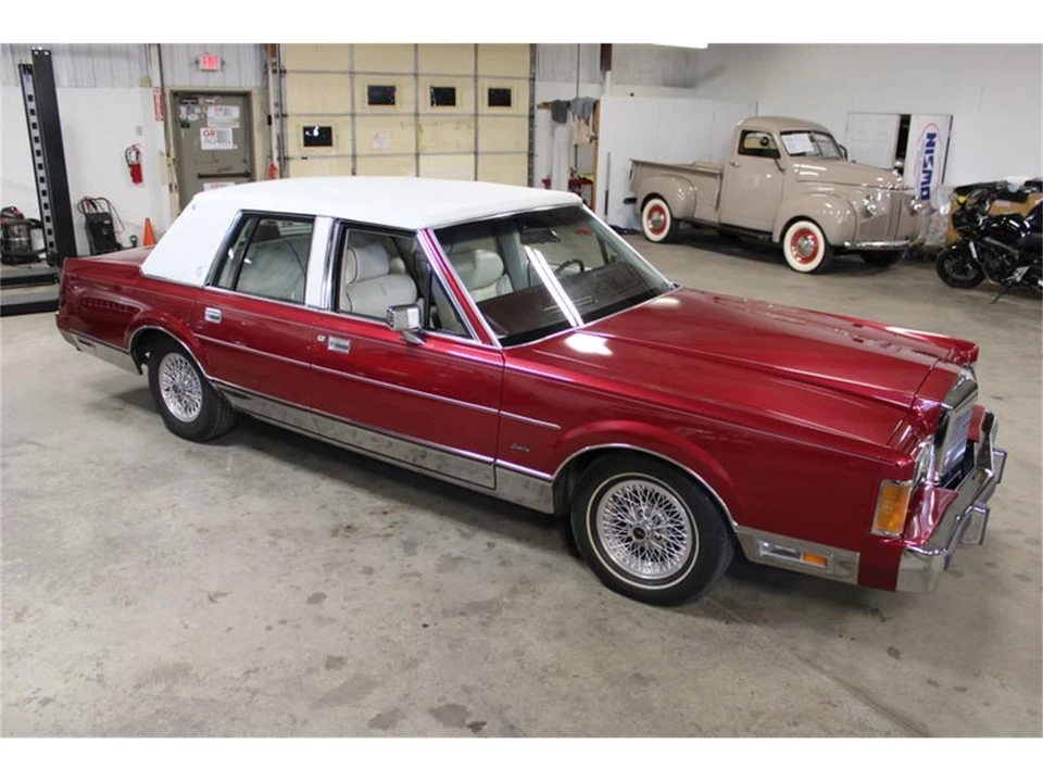 1989 Lincoln Town Car - Image 16 of 31
