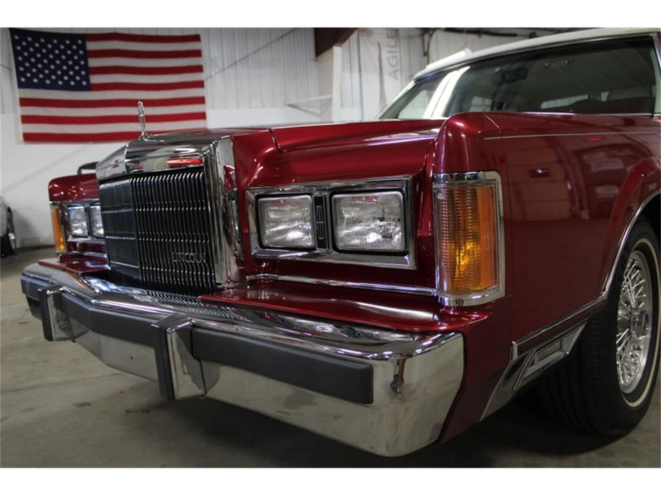 1989 Lincoln Town Car - Image 10 of 31