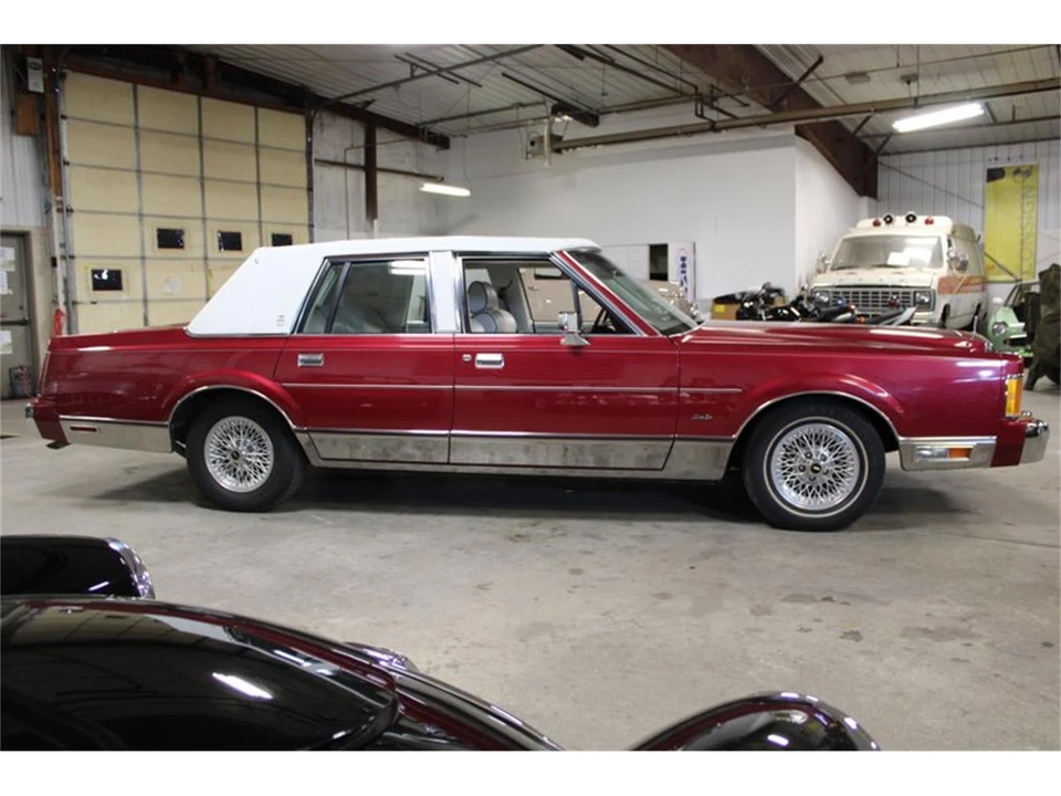 1989 Lincoln Town Car - Image 7 of 31
