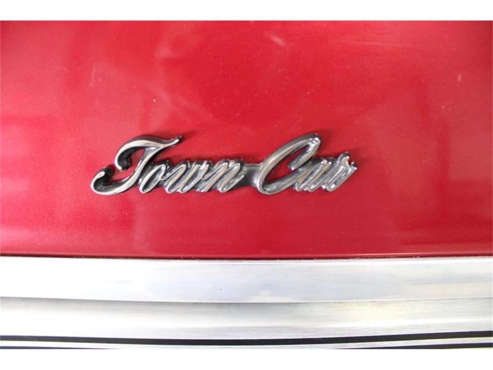 1989 Lincoln Town Car - Image 22 of 31