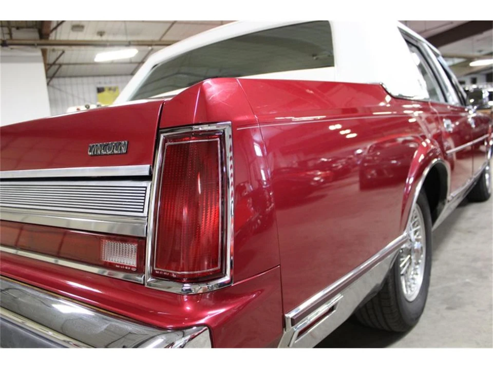 1989 Lincoln Town Car - Image 13 of 31