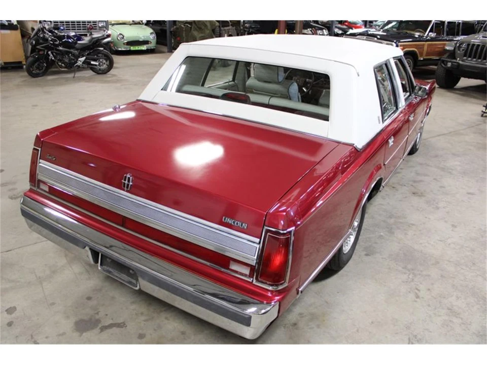 1989 Lincoln Town Car - Image 19 of 31