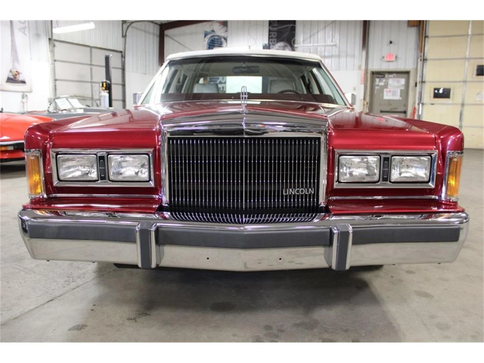 1989 Lincoln Town Car - Image 9 of 31