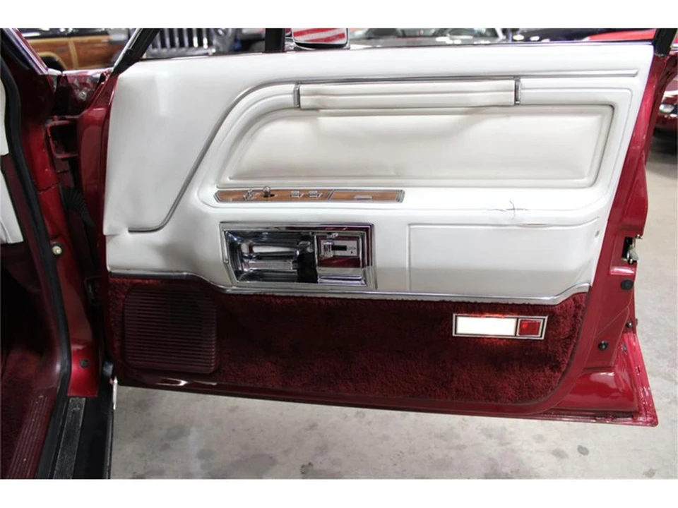 1989 Lincoln Town Car - Image 24 of 31
