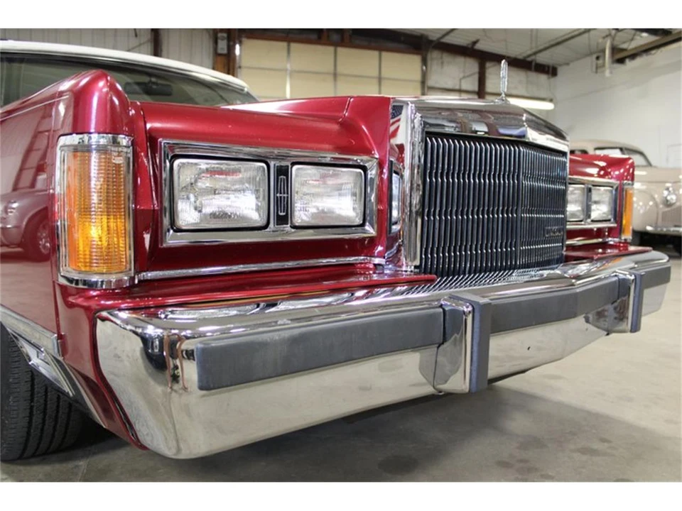 1989 Lincoln Town Car - Image 15 of 31