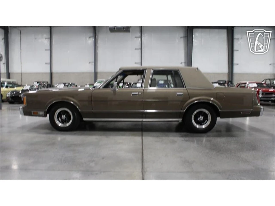 1989 Lincoln Town Car - Image 17 of 31