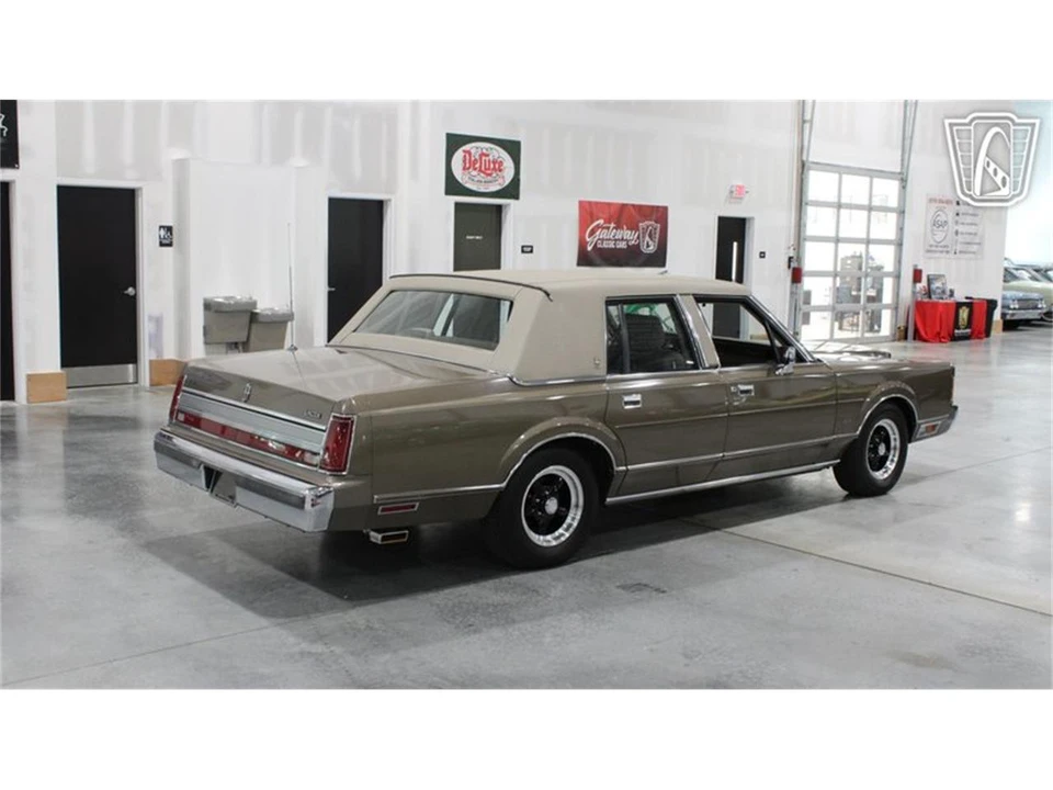 1989 Lincoln Town Car - Image 12 of 31