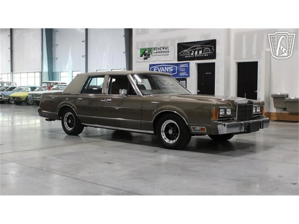 1989 Lincoln Town Car - Image 22 of 31