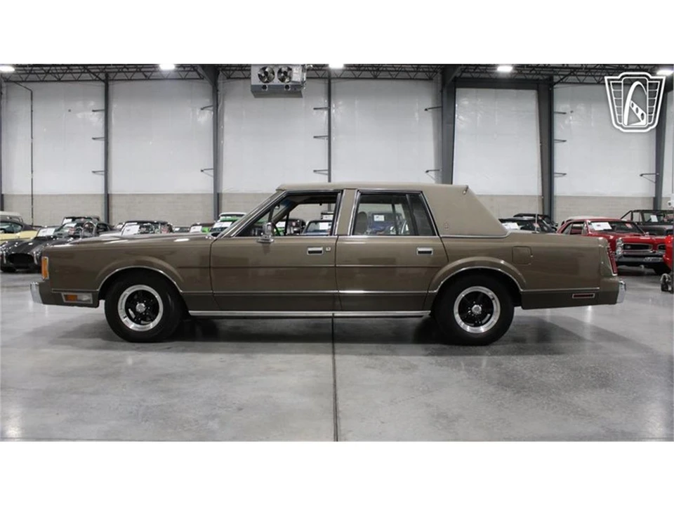 1989 Lincoln Town Car - Image 28 of 31