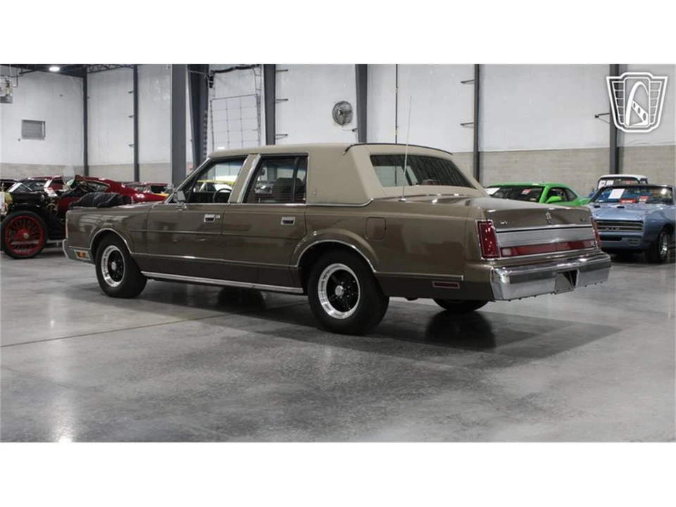 1989 Lincoln Town Car - Image 18 of 31
