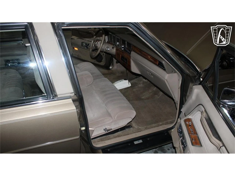 1989 Lincoln Town Car - Image 3 of 31