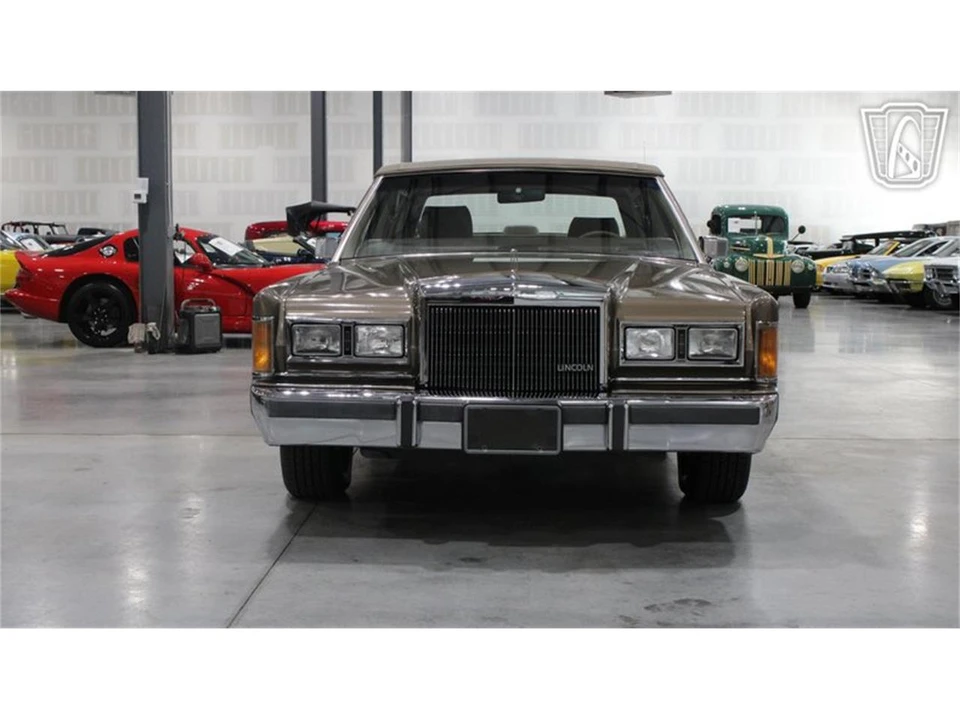 1989 Lincoln Town Car - Image 23 of 31