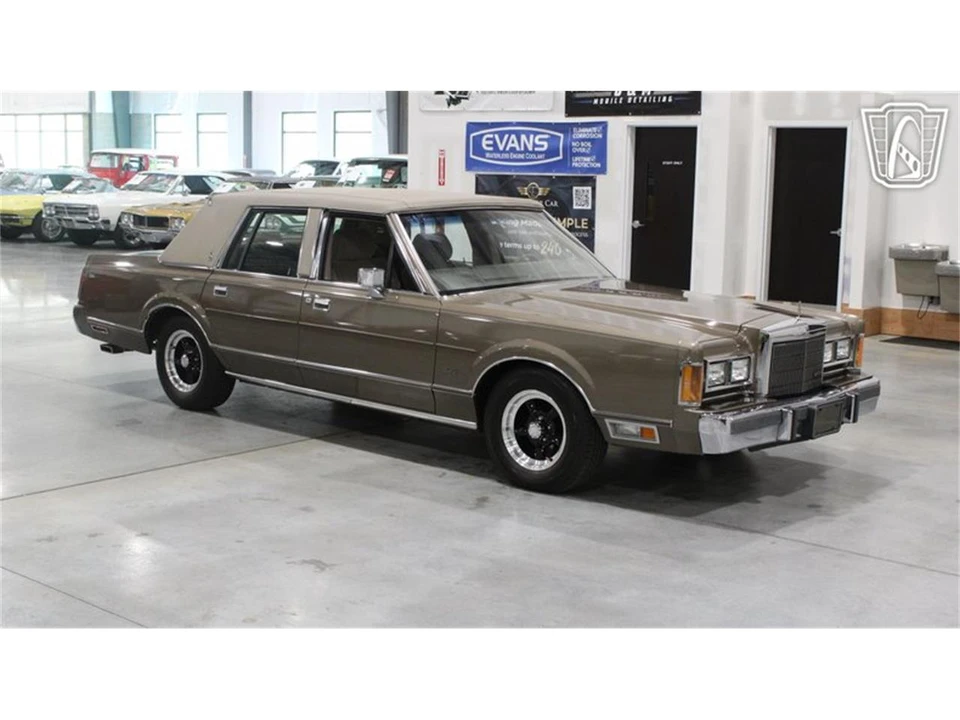 1989 Lincoln Town Car - Image 14 of 31