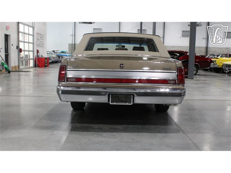 1989 Lincoln Town Car - Image 19 of 31