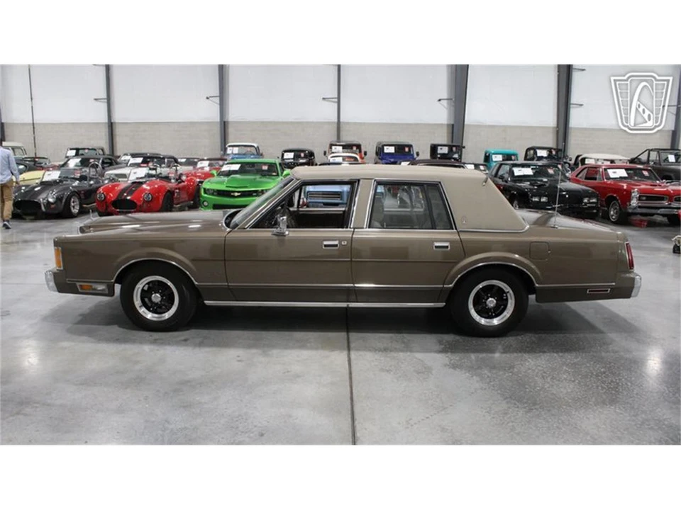 1989 Lincoln Town Car - Image 9 of 31