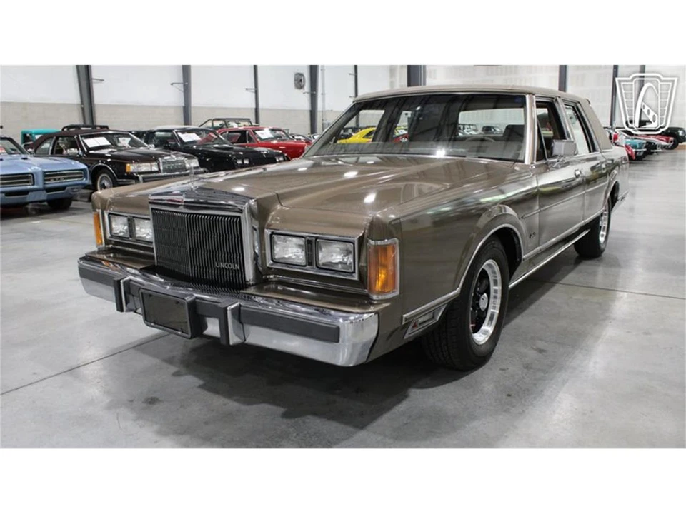 1989 Lincoln Town Car - Image 24 of 31