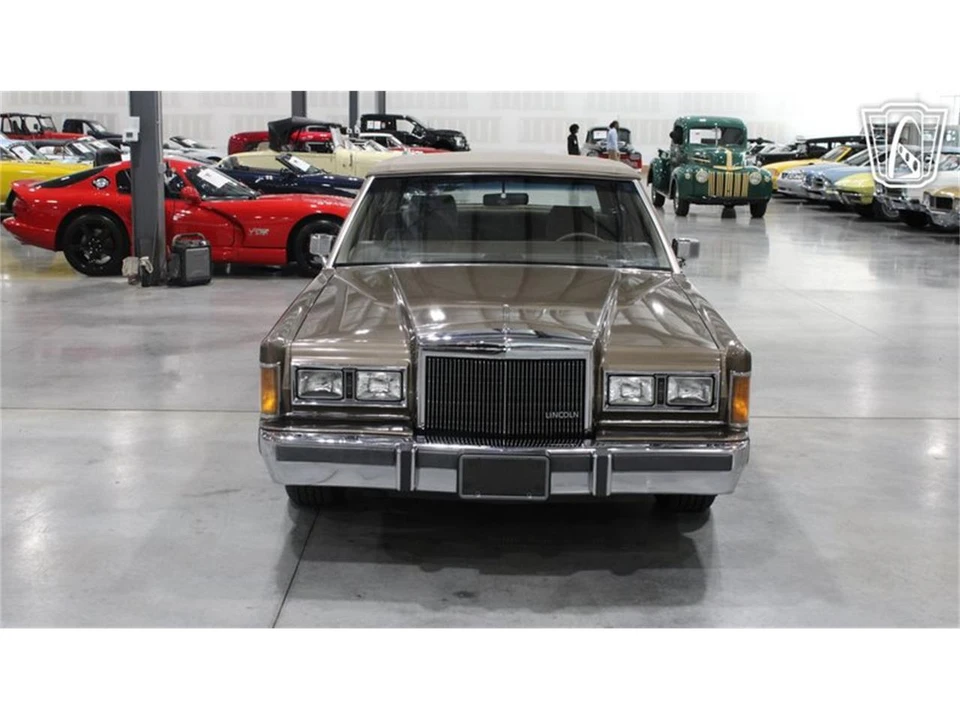 1989 Lincoln Town Car - Image 15 of 31