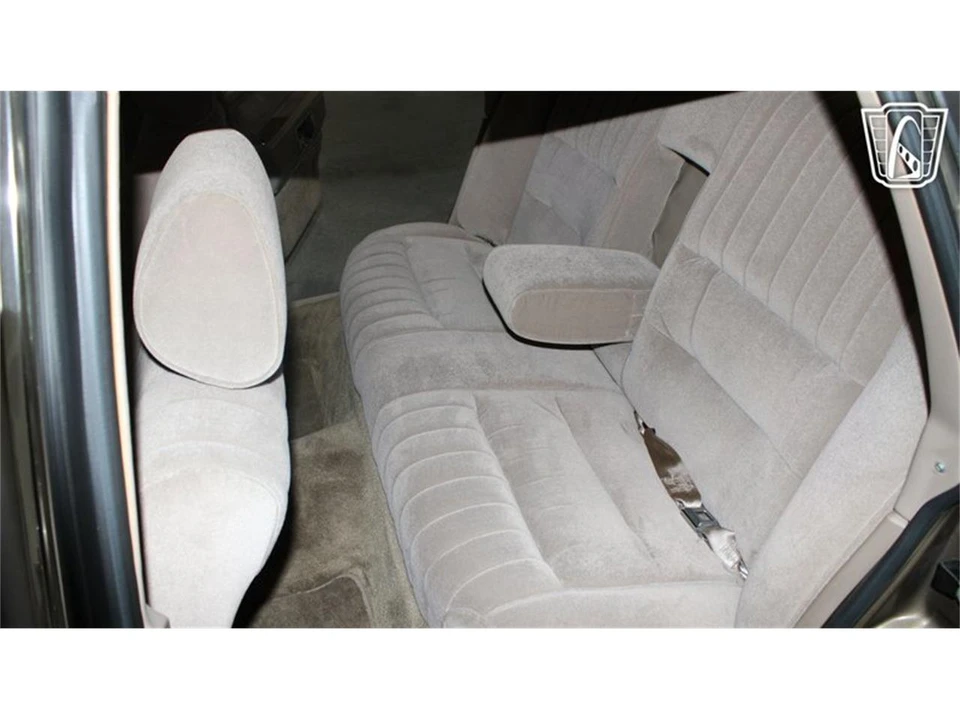 1989 Lincoln Town Car - Image 4 of 31