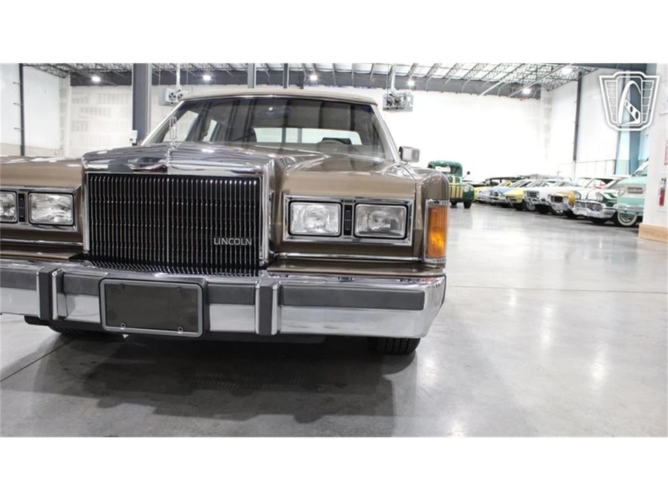 1989 Lincoln Town Car - Image 30 of 31