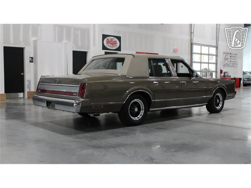 1989 Lincoln Town Car - Image 20 of 31