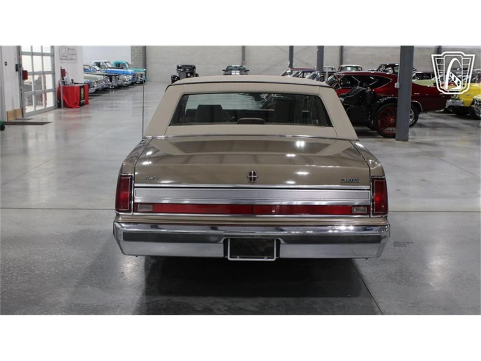1989 Lincoln Town Car - Image 11 of 31