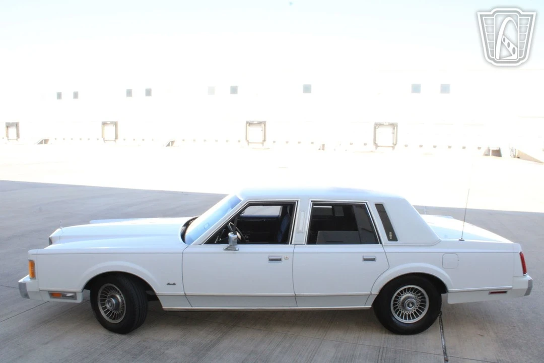 1989 Lincoln Town Car - Image 3 of 12