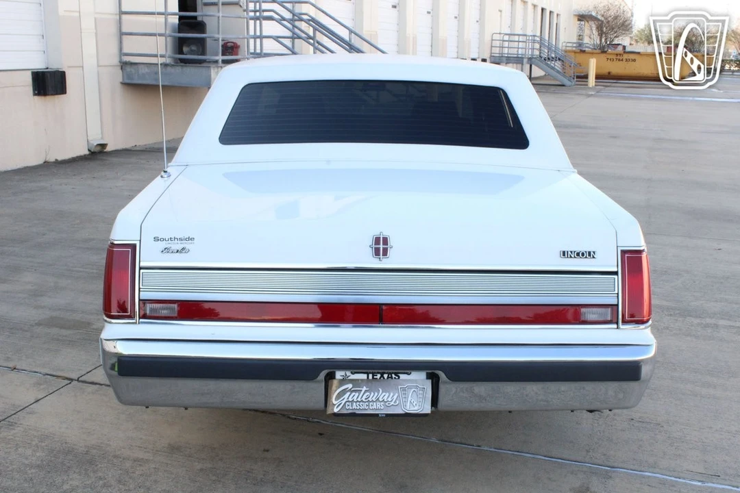 1989 Lincoln Town Car - Image 10 of 12