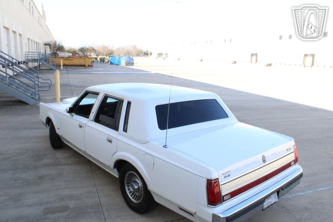 1989 Lincoln Town Car - Image 6 of 12