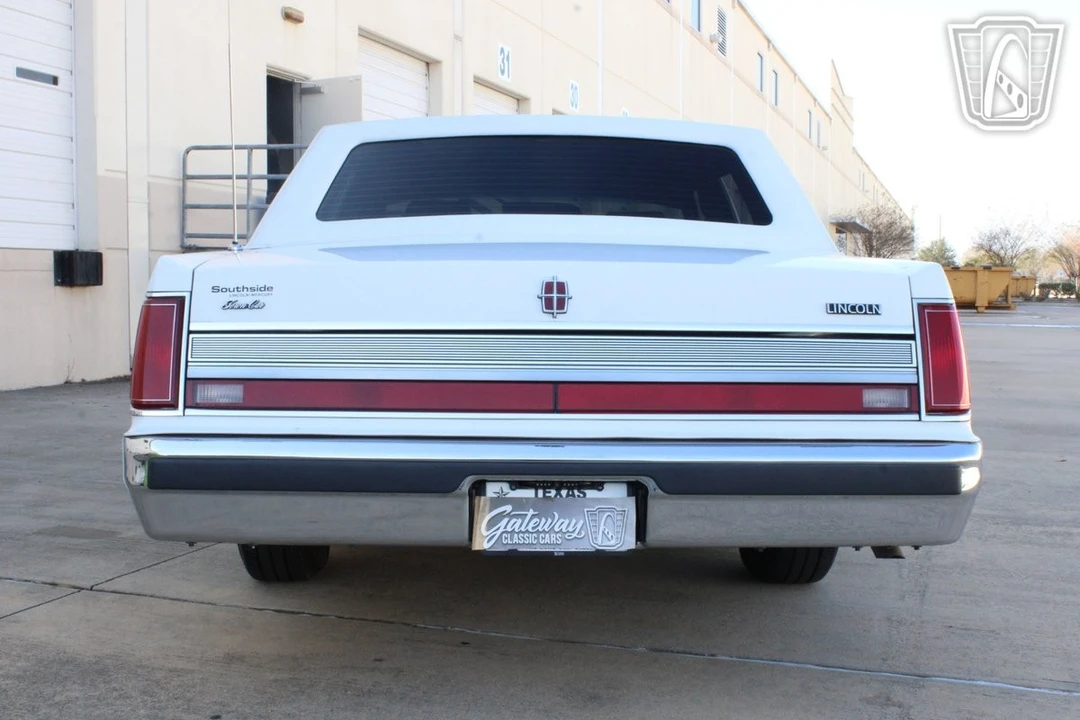 1989 Lincoln Town Car - Image 11 of 12