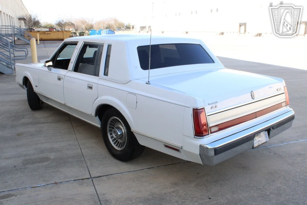 1989 Lincoln Town Car - Image 7 of 12