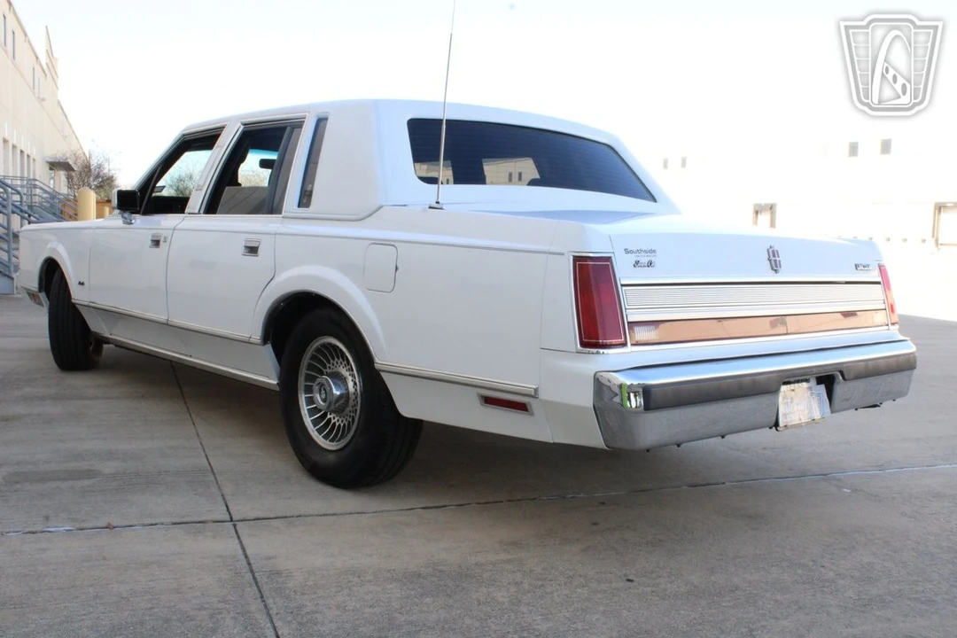 1989 Lincoln Town Car - Image 8 of 12