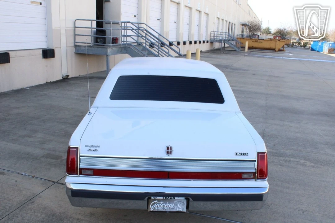 1989 Lincoln Town Car - Image 9 of 12