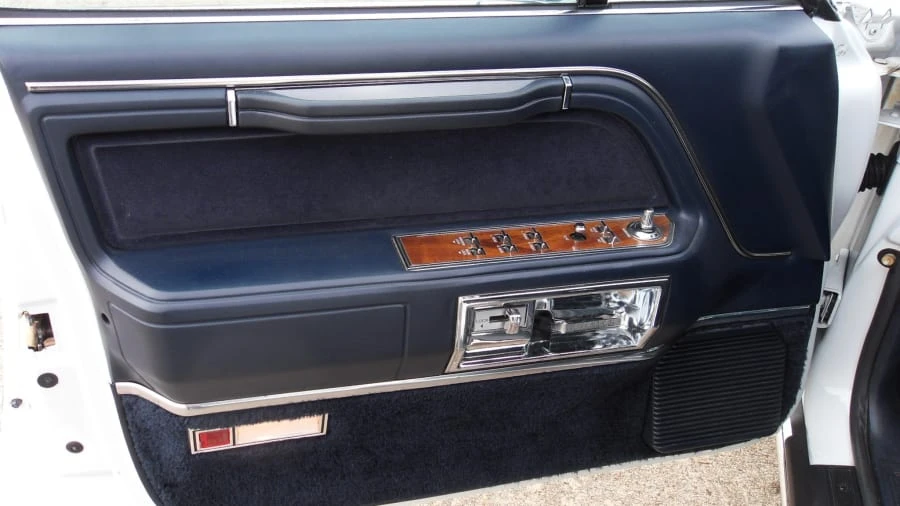 1989 Lincoln Town Car - Image 2 of 17