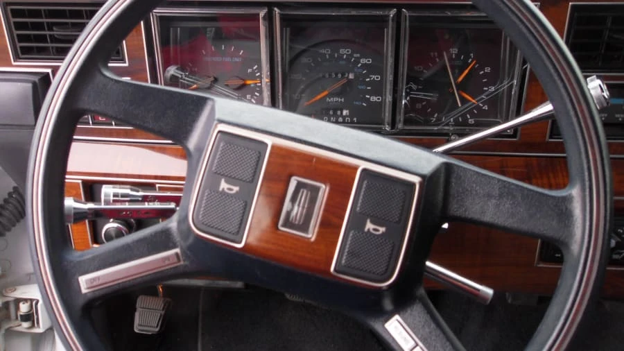 1989 Lincoln Town Car - Image 4 of 17