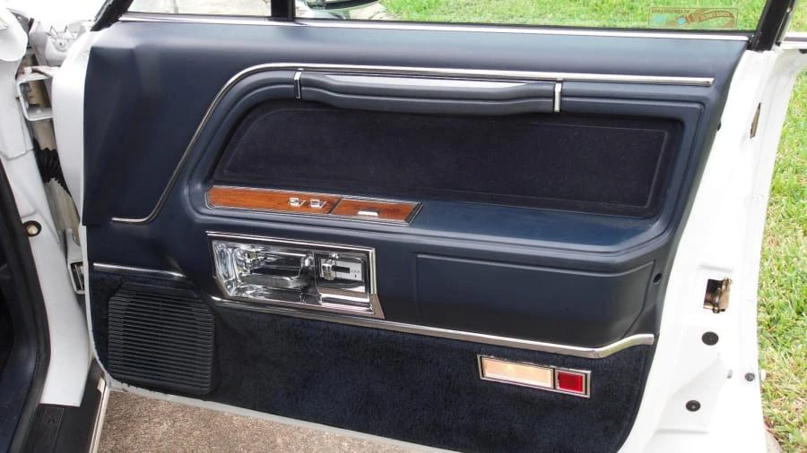 1989 Lincoln Town Car - Image 8 of 17