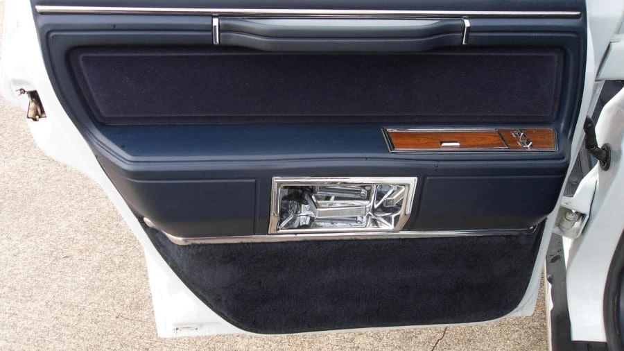 1989 Lincoln Town Car - Image 10 of 17