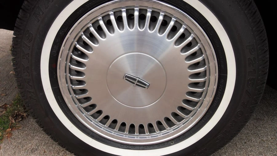 1989 Lincoln Town Car - Image 13 of 17