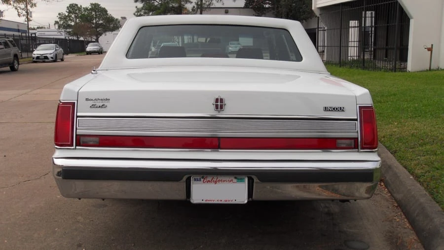 1989 Lincoln Town Car - Image 15 of 17