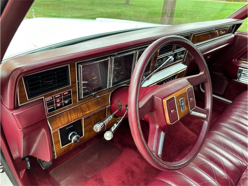 1989 Lincoln Town Car - Image 16 of 31