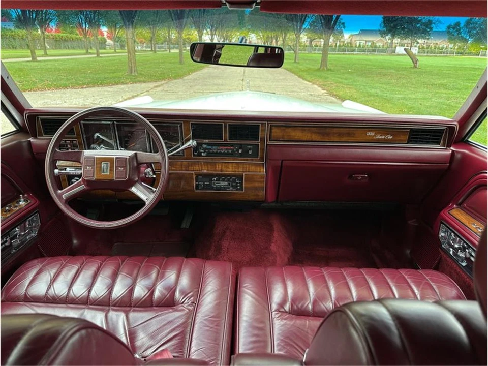 1989 Lincoln Town Car - Image 21 of 31