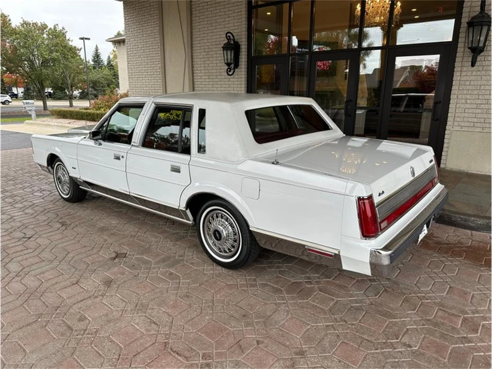 1989 Lincoln Town Car - Image 6 of 31